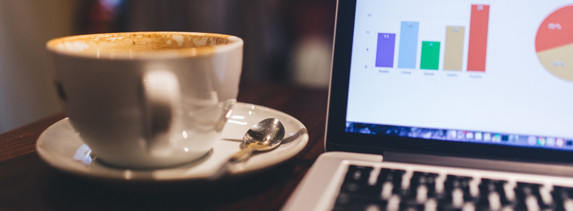 /thumbs/1920×710×crop/educations/2024/11/business-926221-1920.jpg
