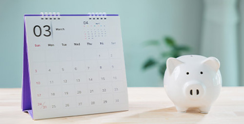 Kalendarz i skarbonka w kształcie świnki