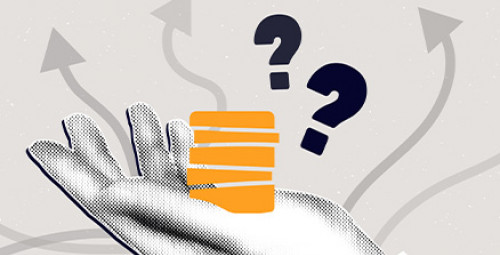 Ilustracja przedstawiająca dłoń, nad którą unoszą się monety oraz znaki zapytania, symbolizująca niepewność przy procesie weryfikacji kredytowej