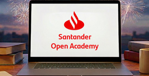 widoczny ekran laptopa z napisem "Santander Open Academy"